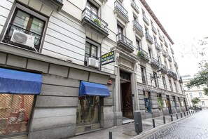 Property entrance -  Hostal Castilla II - Puerta del Sol (Madrid)