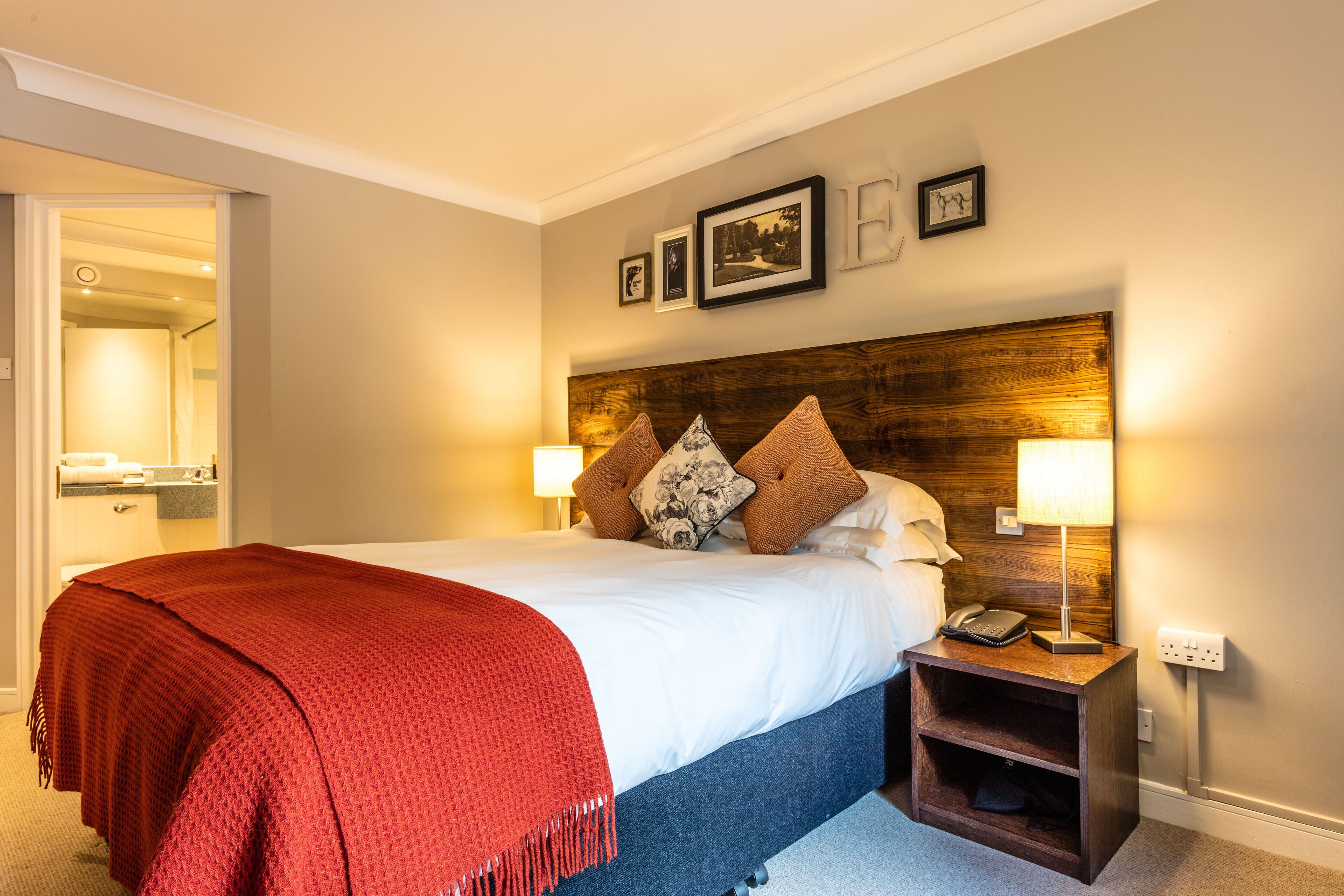 classic double room | desk, iron/ironing board, free wifi, bed sheets