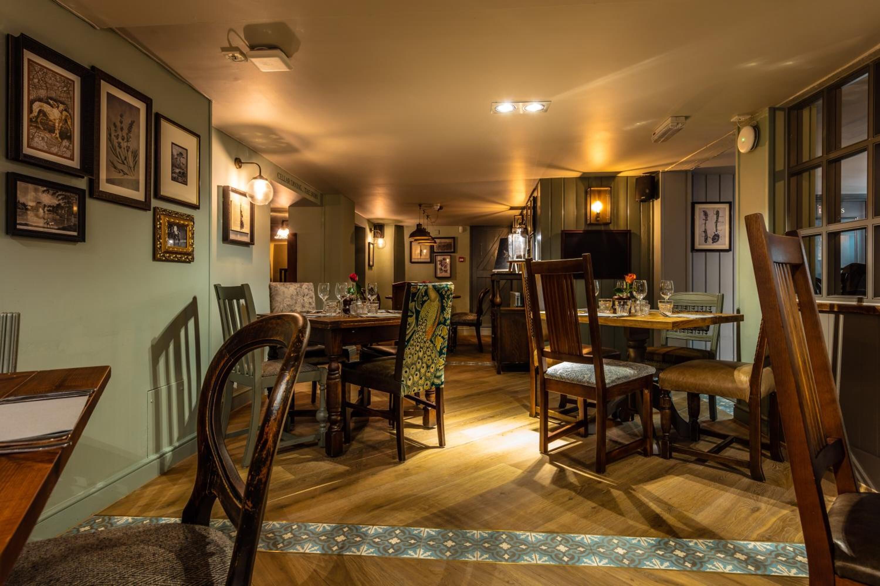 breakfast, lunch and dinner served