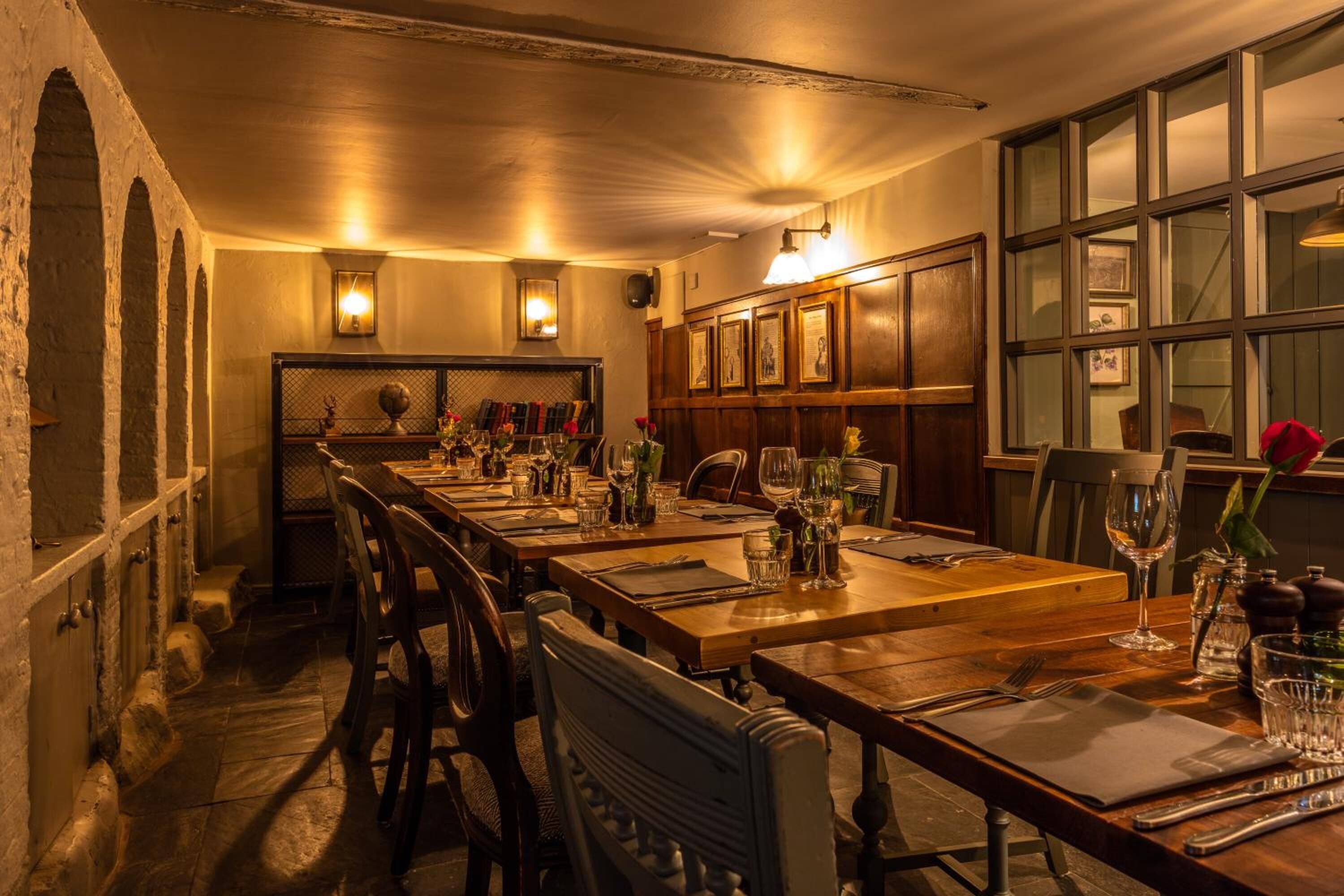 breakfast, lunch and dinner served