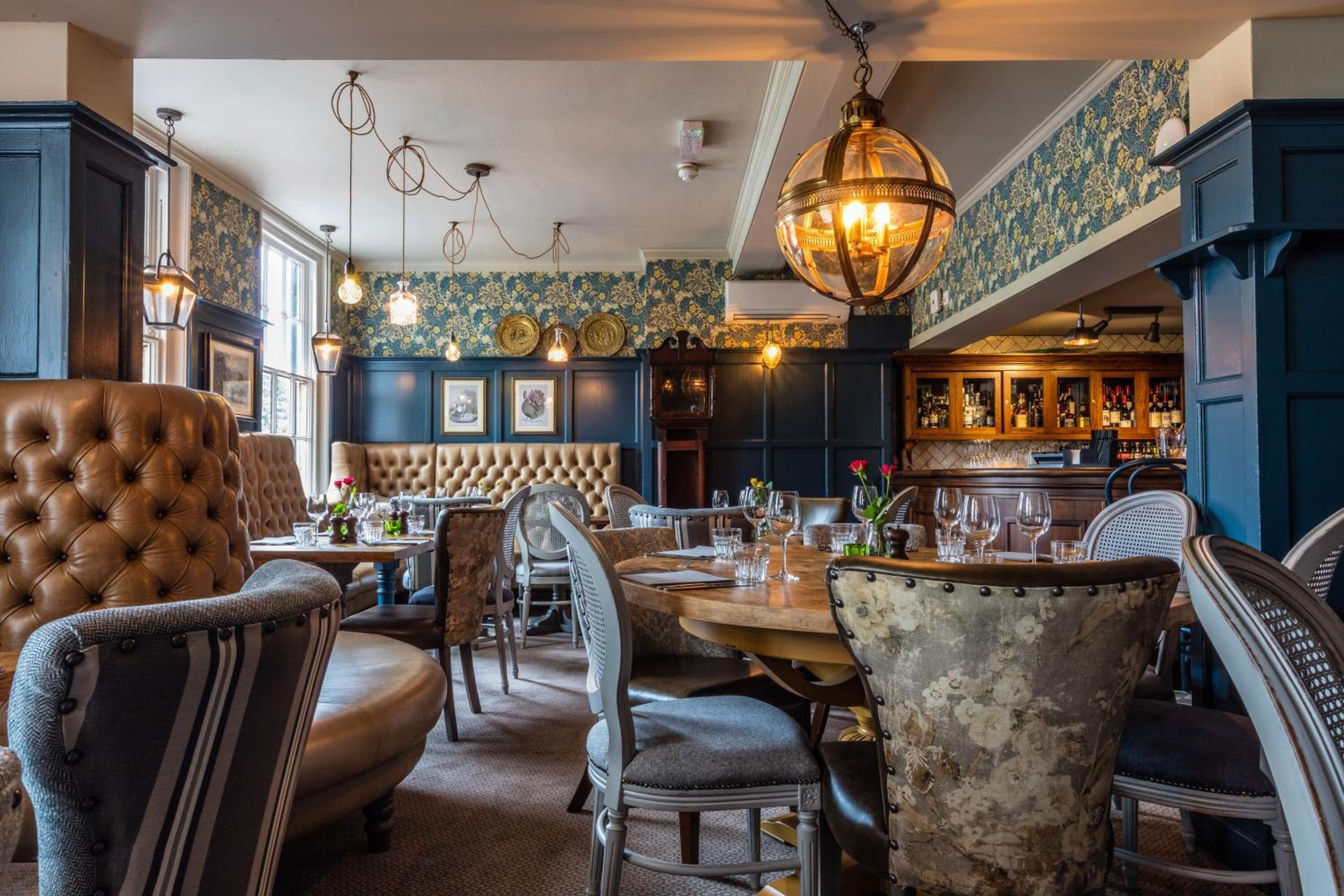 breakfast, lunch and dinner served