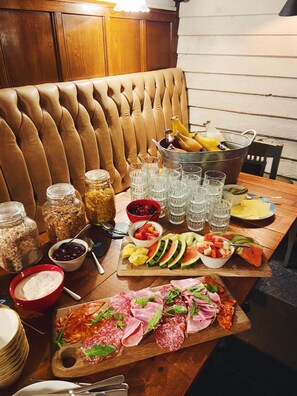 Breakfast, lunch and dinner served  - Greyhound Hotel (Carshalton)