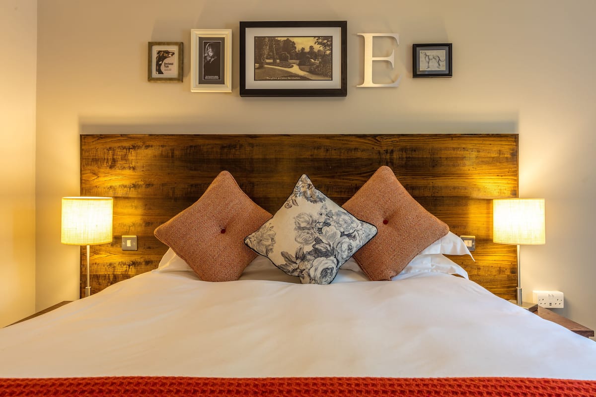 classic double room | desk, iron/ironing board, free wifi, bed sheets