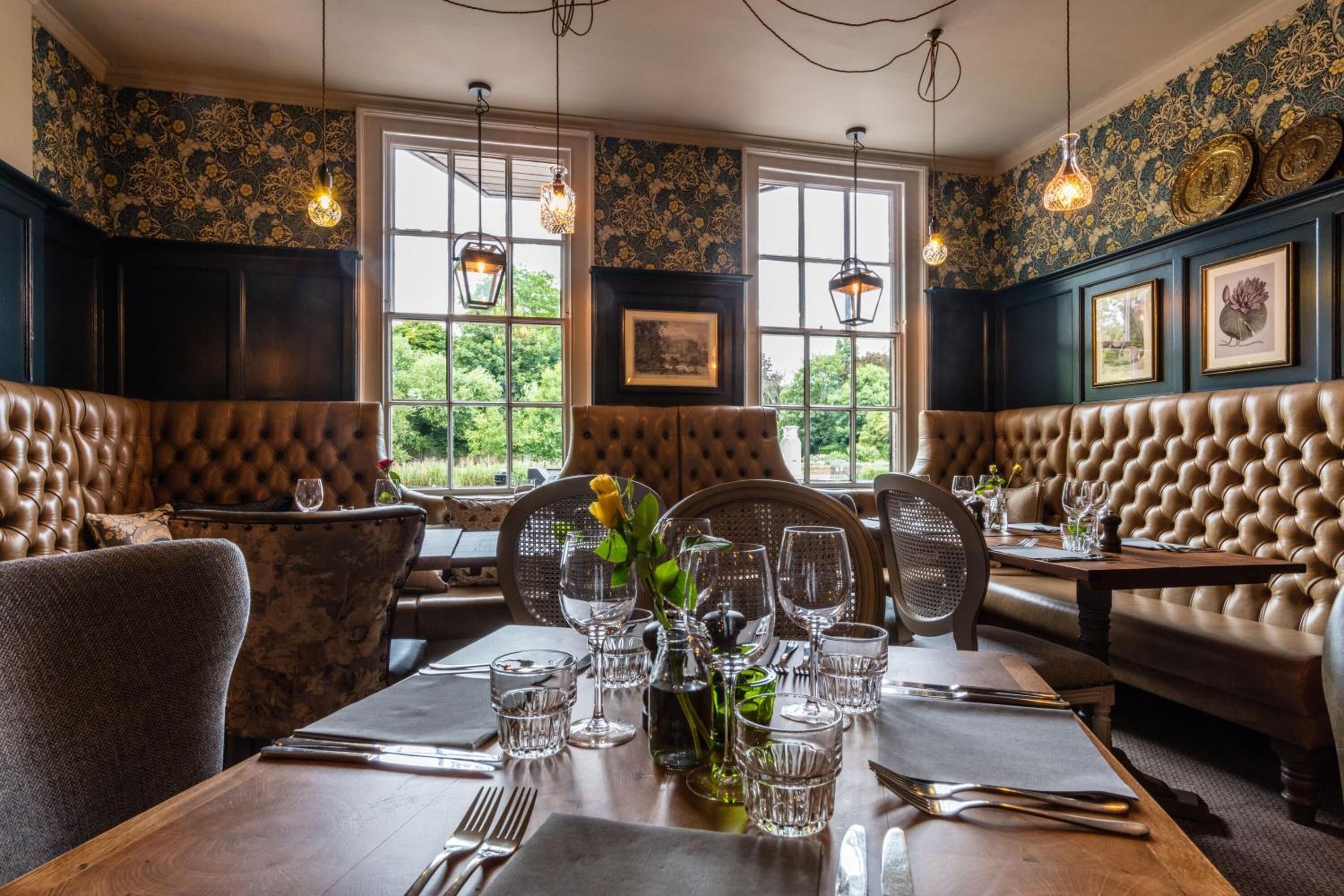 breakfast, lunch and dinner served