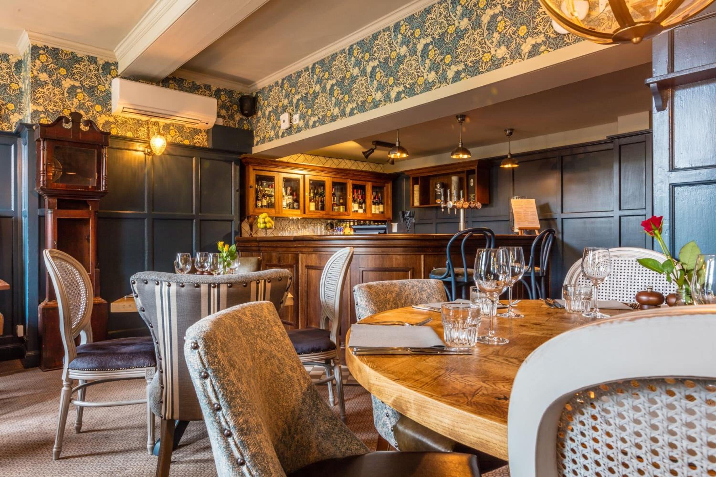 breakfast, lunch and dinner served