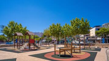 Children’s play area – outdoor