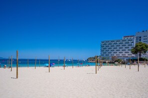 Una playa cerca
