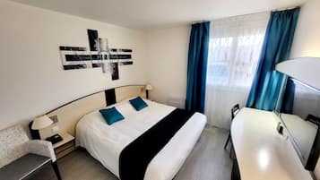 Kamar Double | Minibar, brankas, meja kerja, dan ruang kerja ramah laptop