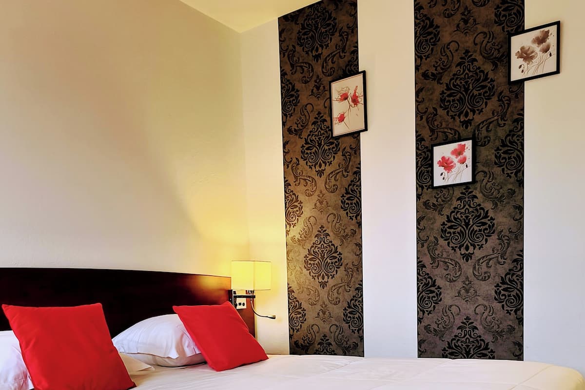 Comfort Double Room | Premium bedding, desk, iron/ironing board, free WiFi