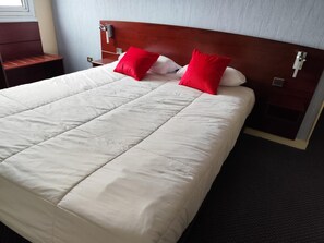 Comfort Double Room | Premium bedding, desk, iron/ironing board, free WiFi