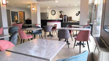 46-cm TV with cable channels