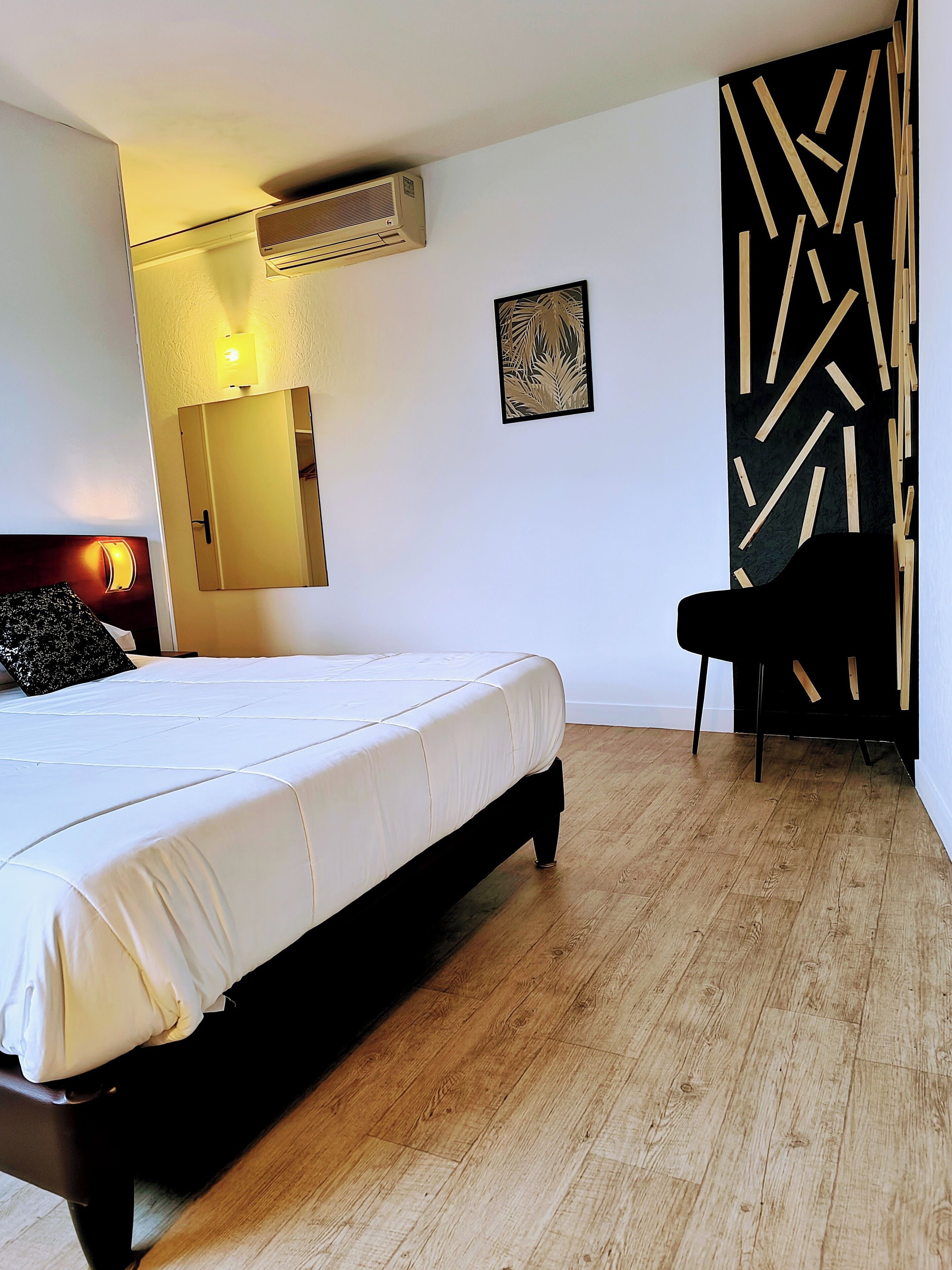 Superior Double Room | Premium bedding, desk, iron/ironing board, free WiFi