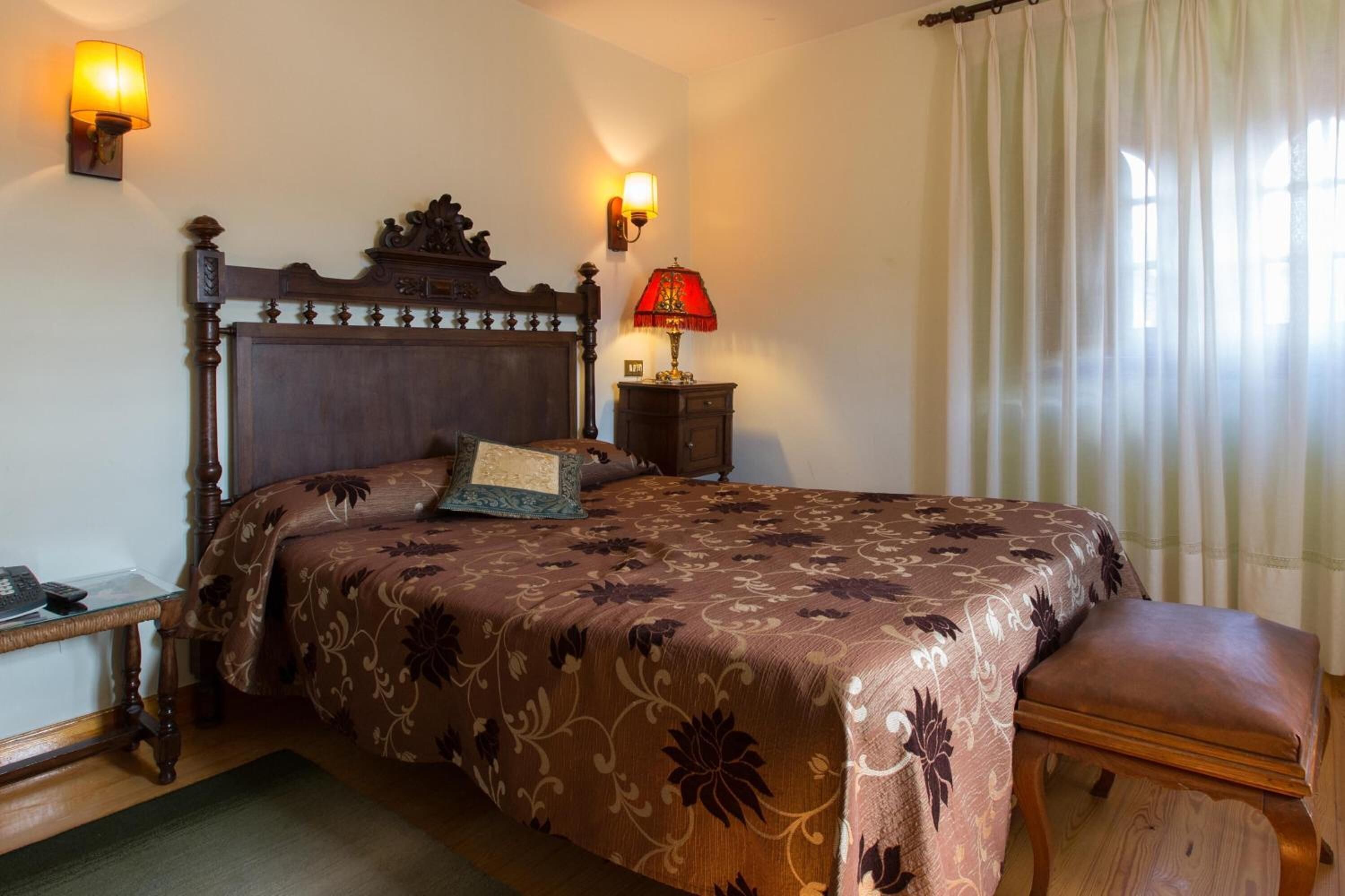 premium bedding, minibar, desk, cots/infant beds