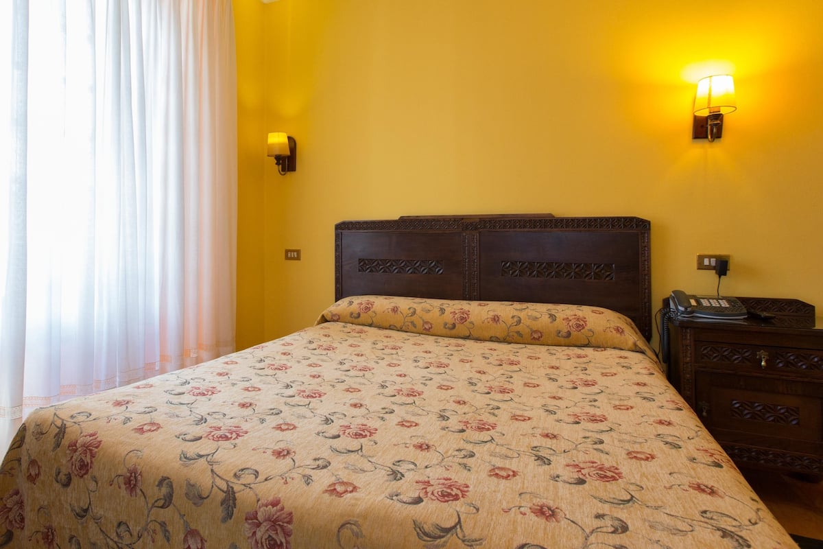 Suite | Premium bedding, minibar, desk, cribs/infant beds