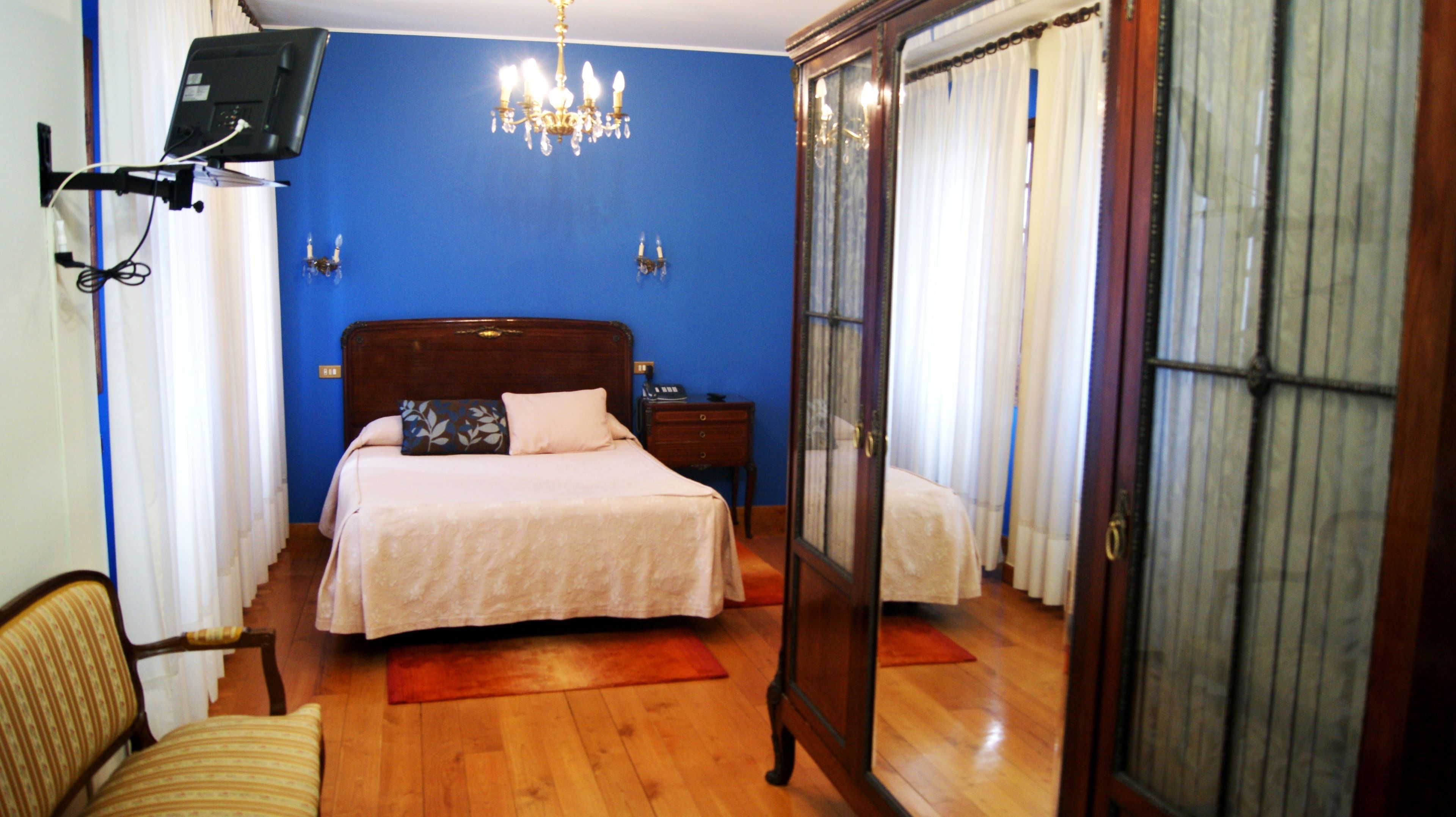 suite | premium bedding, minibar, desk, cots/infant beds