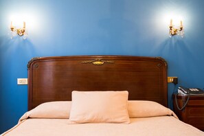 Suíte | Roupas de cama premium, frigobar, escrivaninha, berços (sobretaxa)