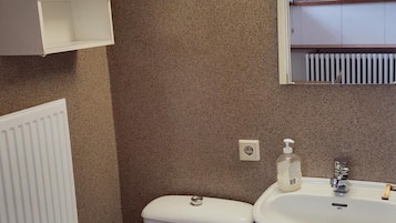 Ducha, secador de pelo, toallas