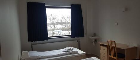 Twin Room, Shared Bathroom | Pillowtop beds, free WiFi, bed sheets