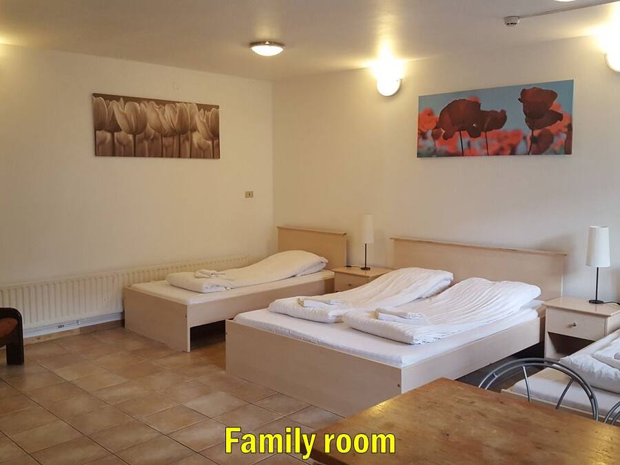 Camera familiare, bagno privato | Materassi a doppio strato, Wi-Fi gratuito, lenzuola