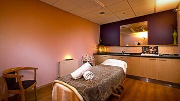 Sauna, hot tub, steam room, body treatments, aromatherapy