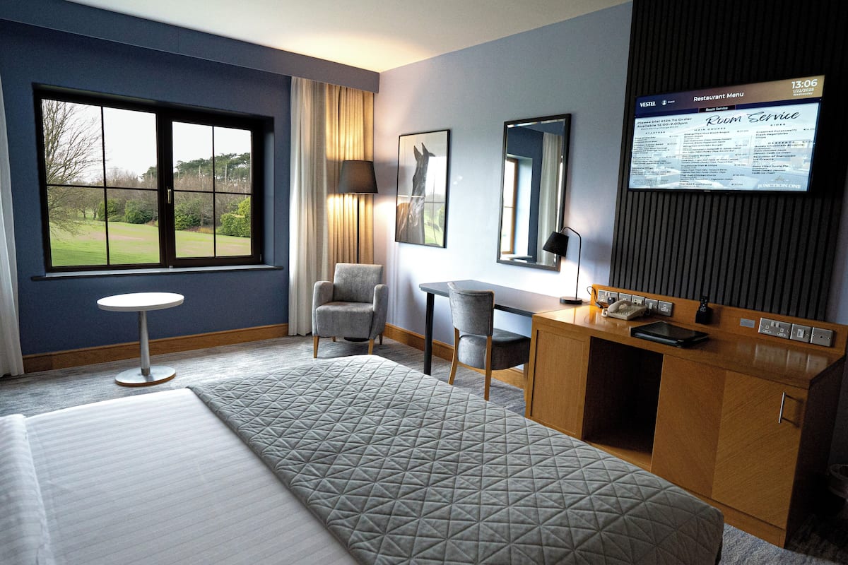 in-room safe, desk, iron/ironing board, free wifi