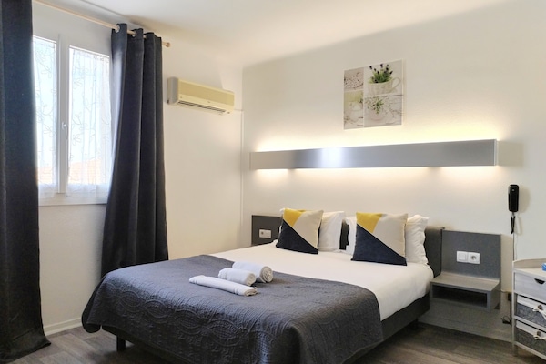 Free WiFi, bed sheets