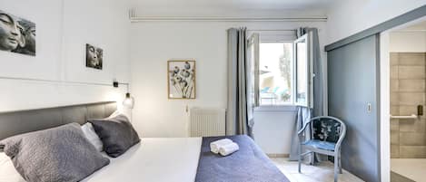 Comfort Double Room | Free WiFi, bed sheets