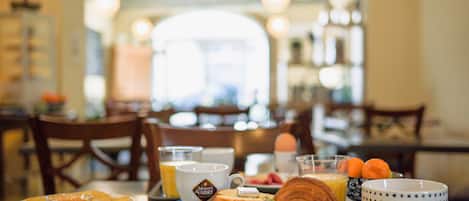 Petit déjeuner buffet servi tous les jours en supplément