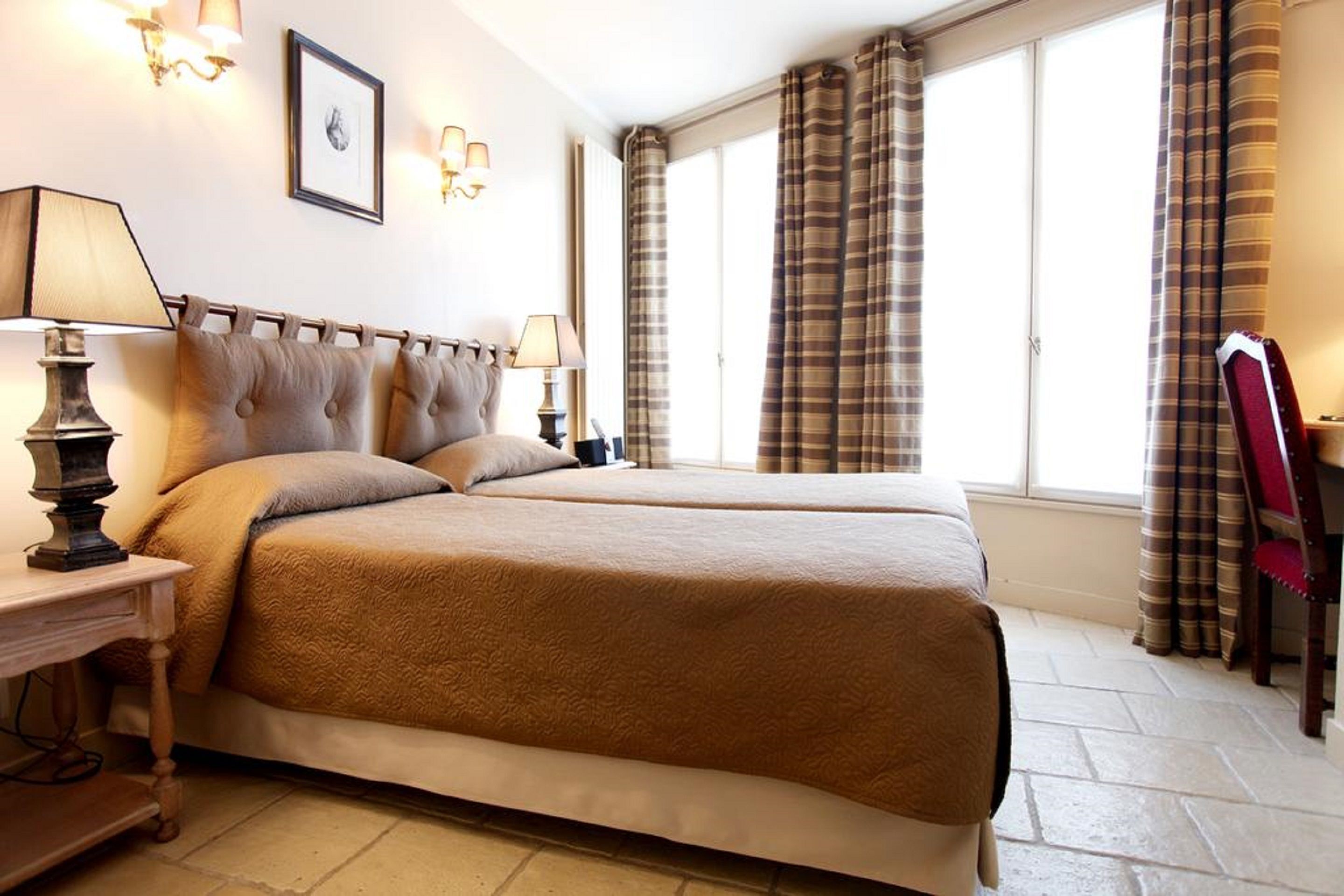Minibar, in-room safe, desk, iron/ironing board