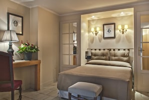 Standard Double Room | Bathroom | Free toiletries, hair dryer, towels - Hôtel Albe Bastille (Paris)