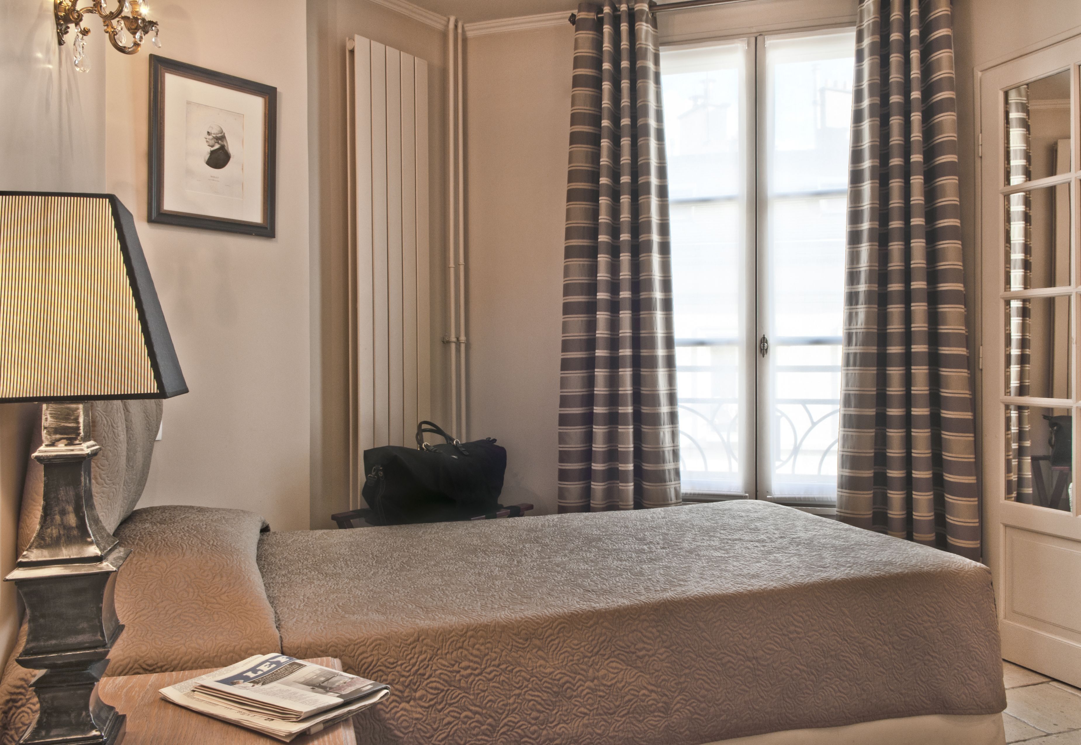 Minibar, in-room safe, desk, iron/ironing board