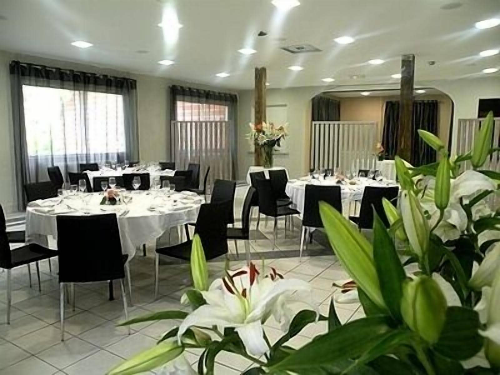 Lunch, dinner served; French cuisine, pool views 