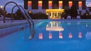 Seasonal outdoor pool