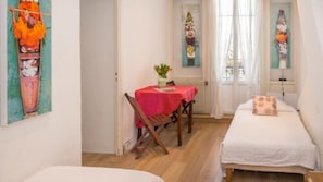 Quadruple Room | In-room safe, soundproofing, free WiFi - Hôtel Solara (Nice)