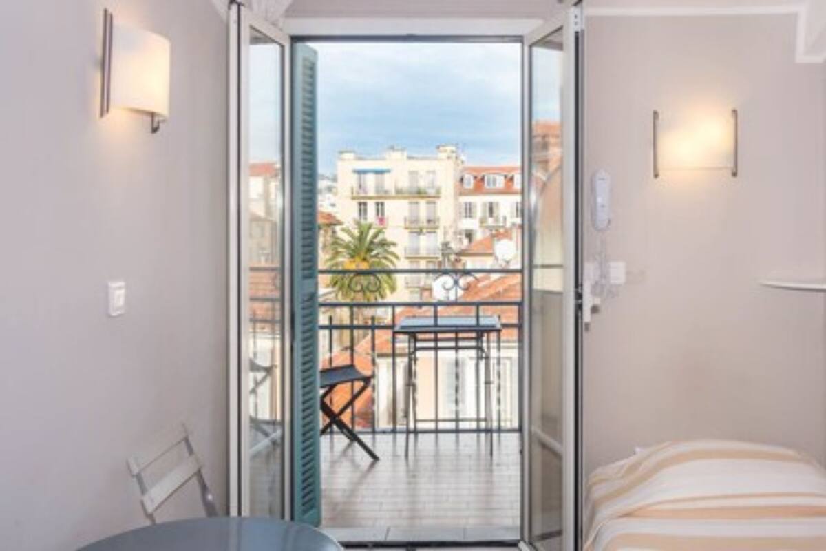 Single Room with Terrace | In-room safe, soundproofing, WiFi (free)