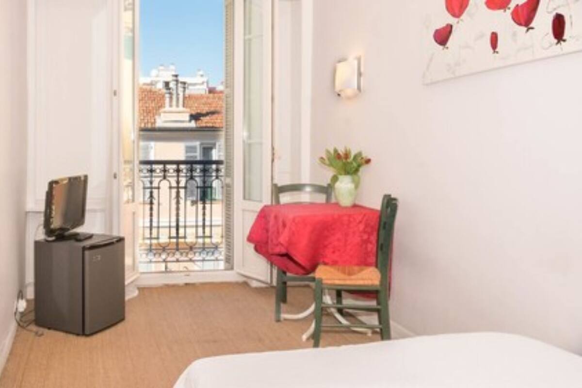 Double Room | In-room safe, soundproofing, WiFi (free)