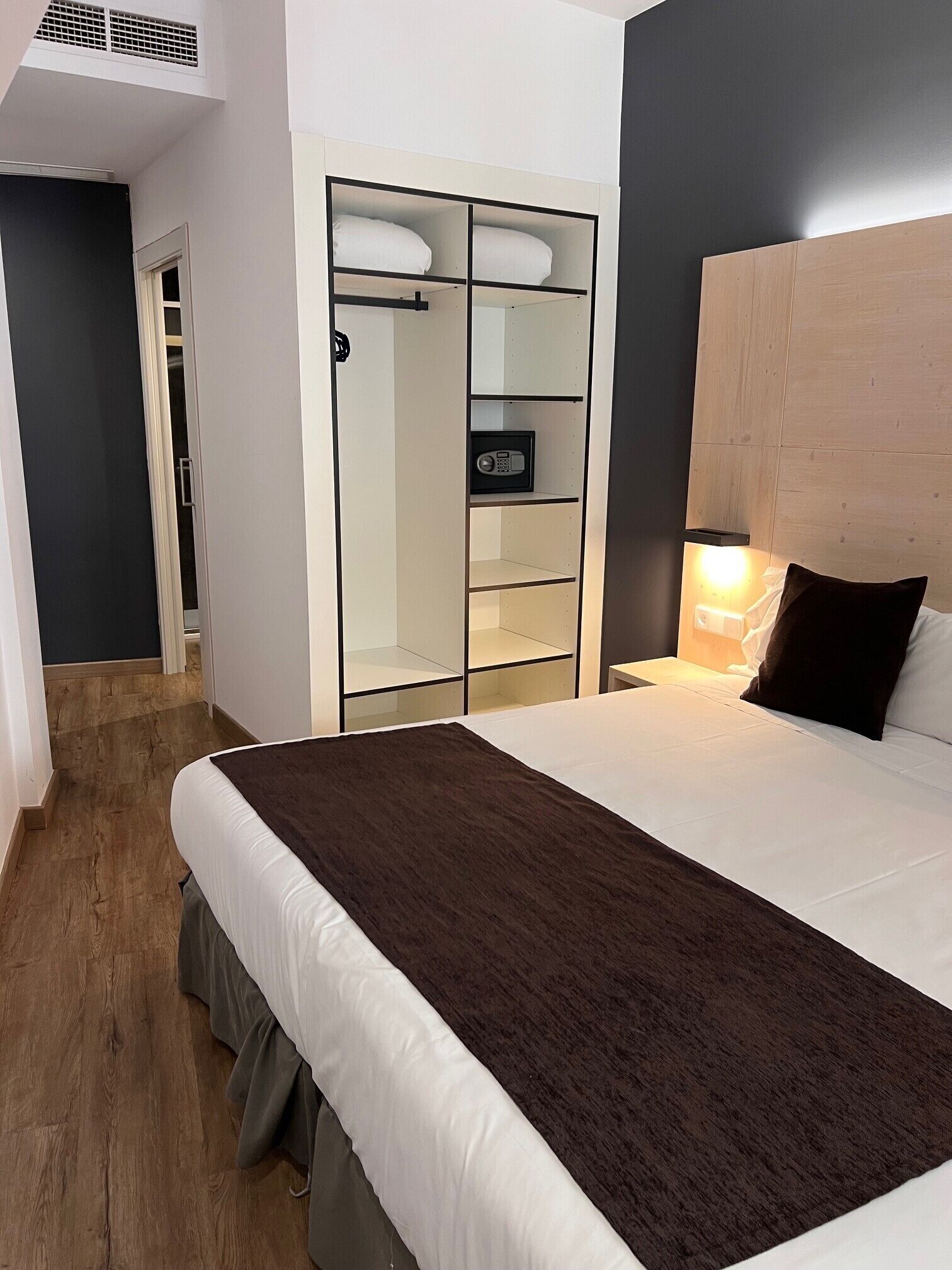 Doppelzimmer | Daunenbettdecken, Zimmersafe, laptopgeeigneter Arbeitsplatz