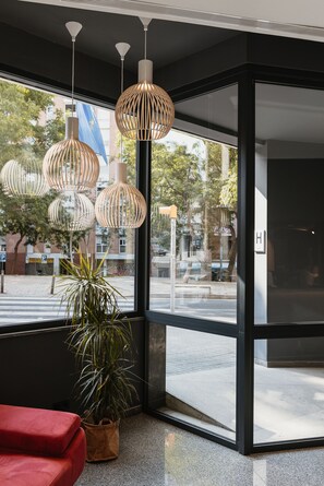 Reception - Hotel Travessera (Barcelona)