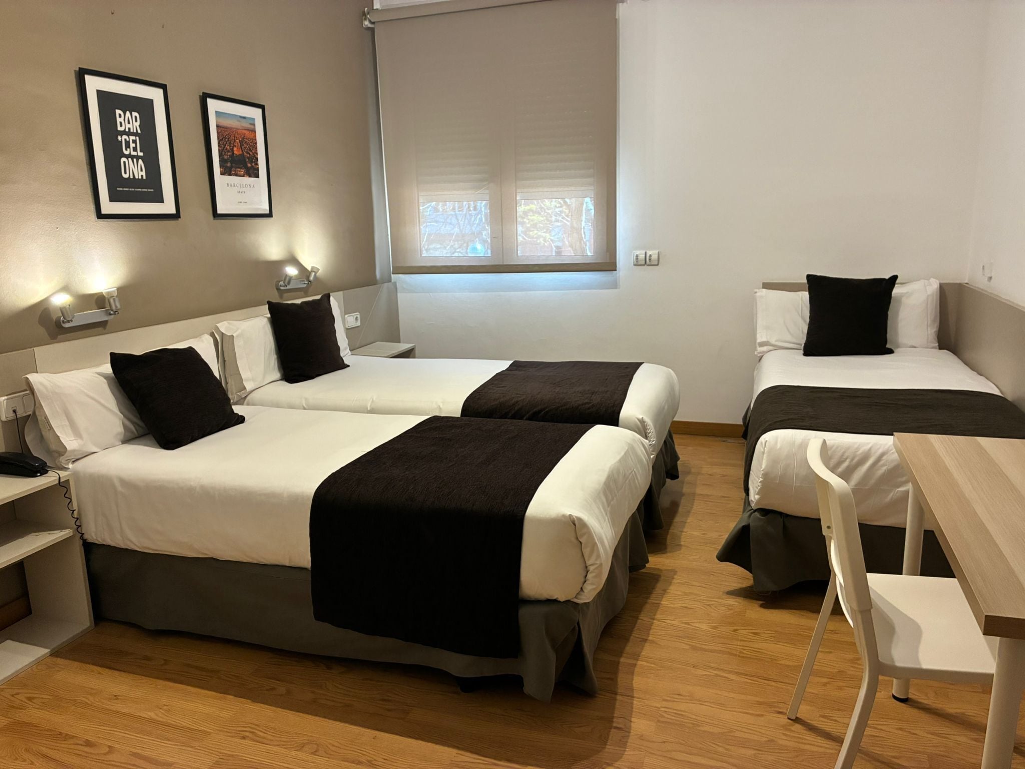 Double 2 beds and extra bed | 오리/거위털 이불, 객실 내 금고, 노트북 작업 공간, 암막 커튼