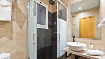 Double Room with an Extra Bed | Bathroom