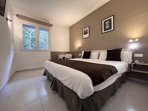 Double Room with an Extra Bed - Hotel Travessera (Barcelona)