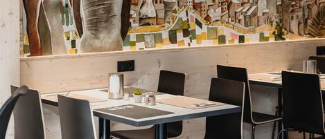 Daily buffet breakfast (EUR 11.50 per person)
