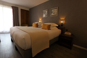 Premium bedding, in-room safe, individually decorated