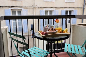 Daily buffet breakfast (EUR 12 per person)