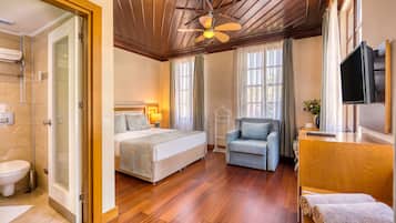 Minibar, in-room safe, desk, iron/ironing board