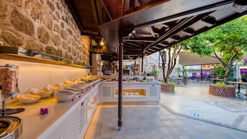 Morgunverðarhlaðborð daglega (750 TRY á mann)