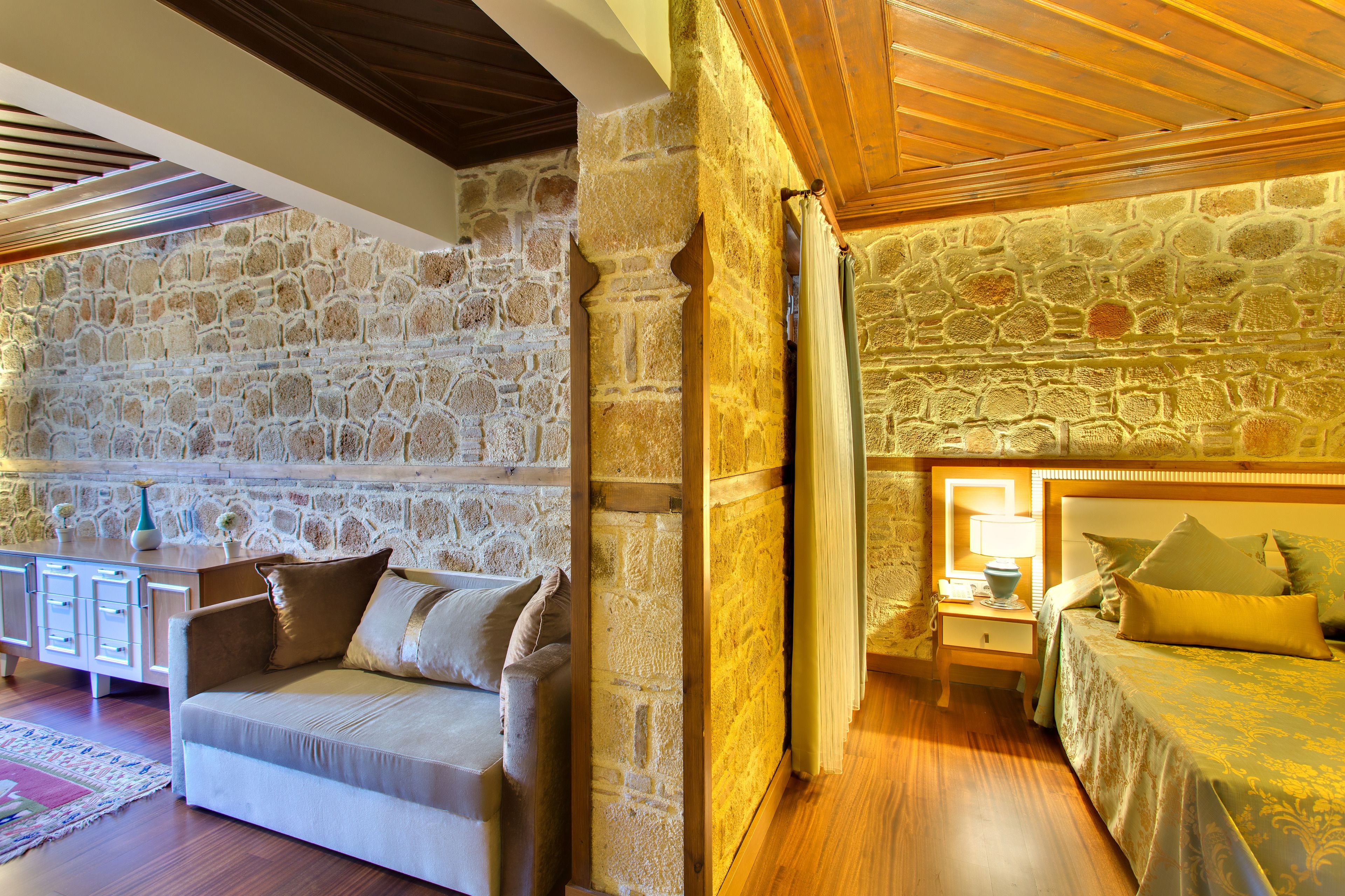 suit oda | minibar, in-room safe, desk, iron/ironing board