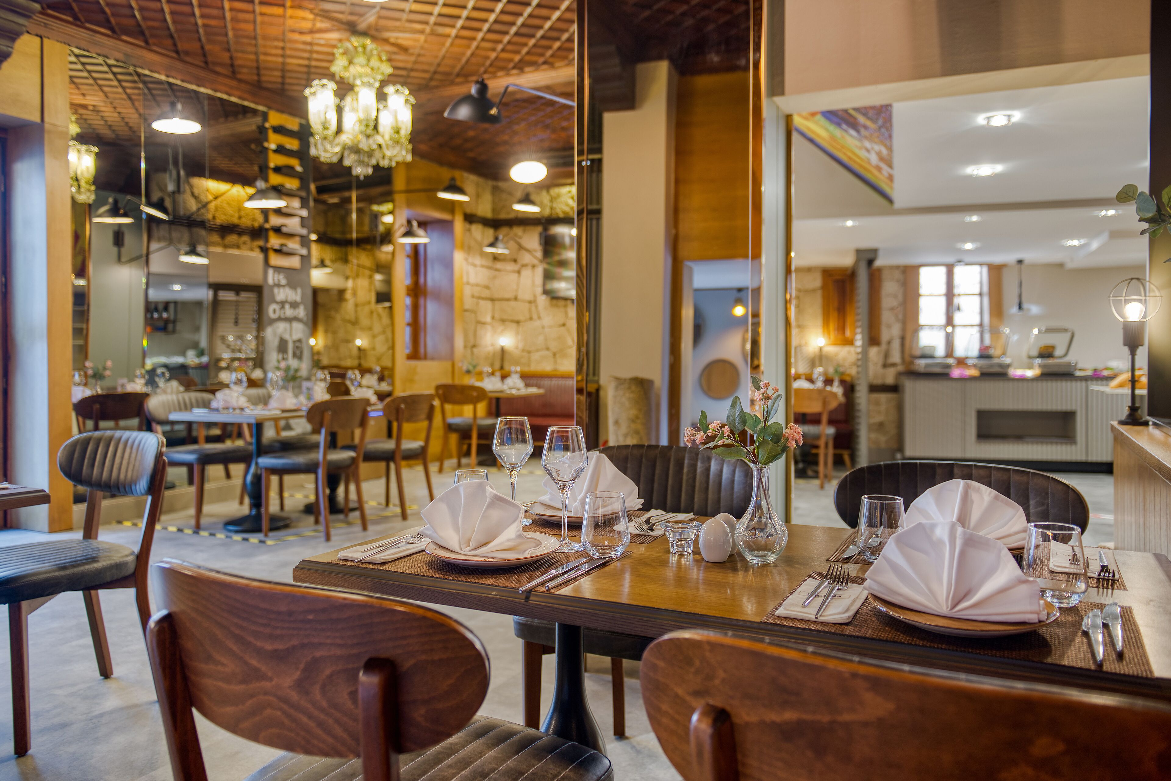 breakfast, lunch, dinner served; international cuisine