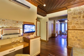 Habitació | Minibar, caixa forta a l'habitació i escriptori