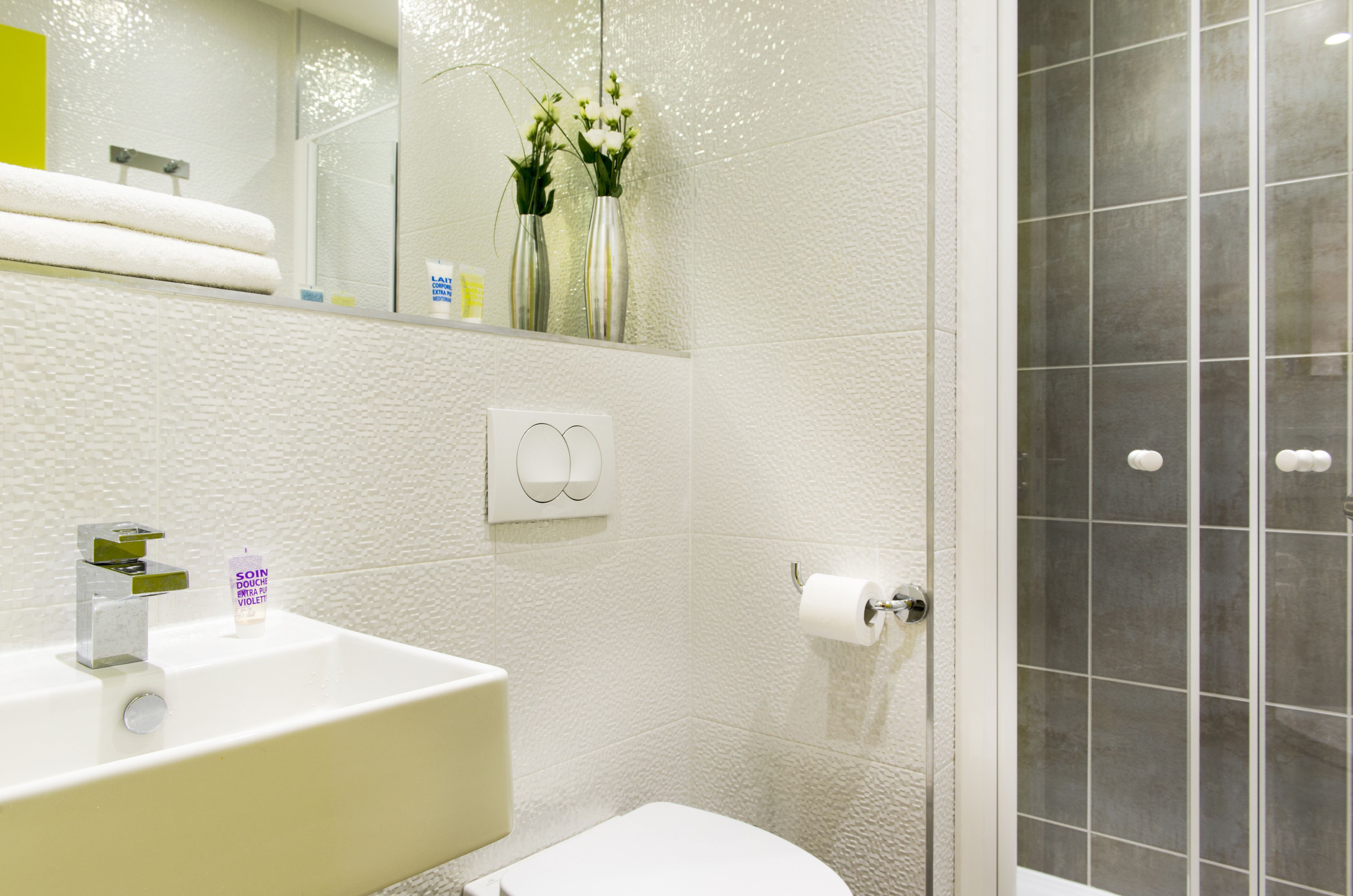 Rainfall showerhead, free toiletries, hair dryer, towels